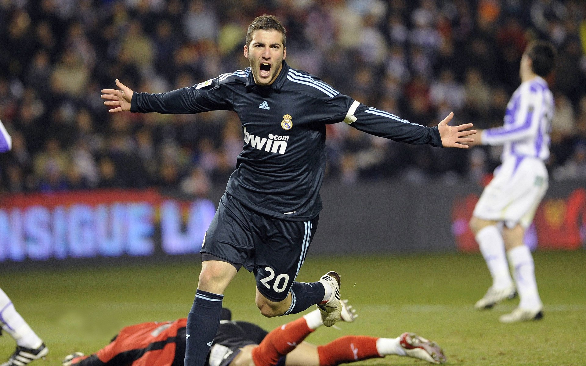 西甲11轮战报：皇马复仇巴萨，马竞需稳固领先地位，1314赛季西甲第29轮皇马对巴萨