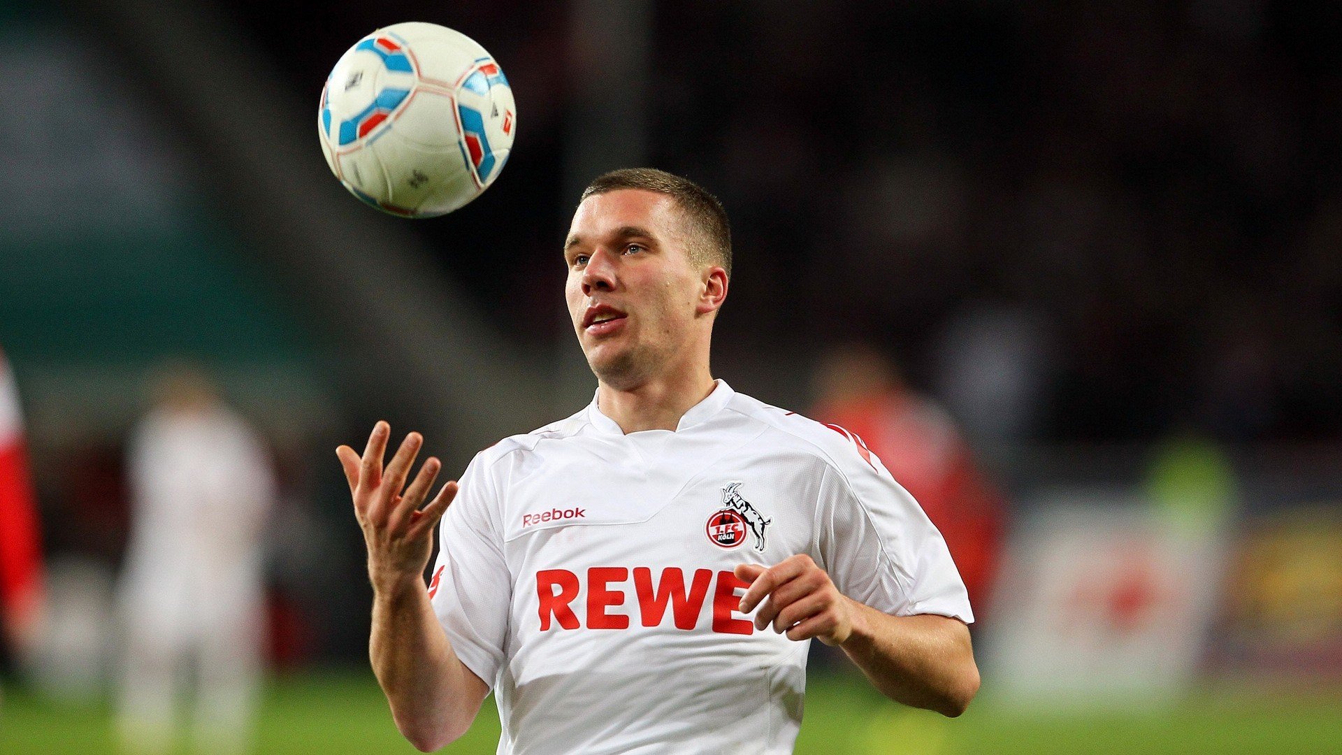 开云真人-利拉德的惊天绝杀帮助开拓者逆转战局，利拉德与开拓者合同