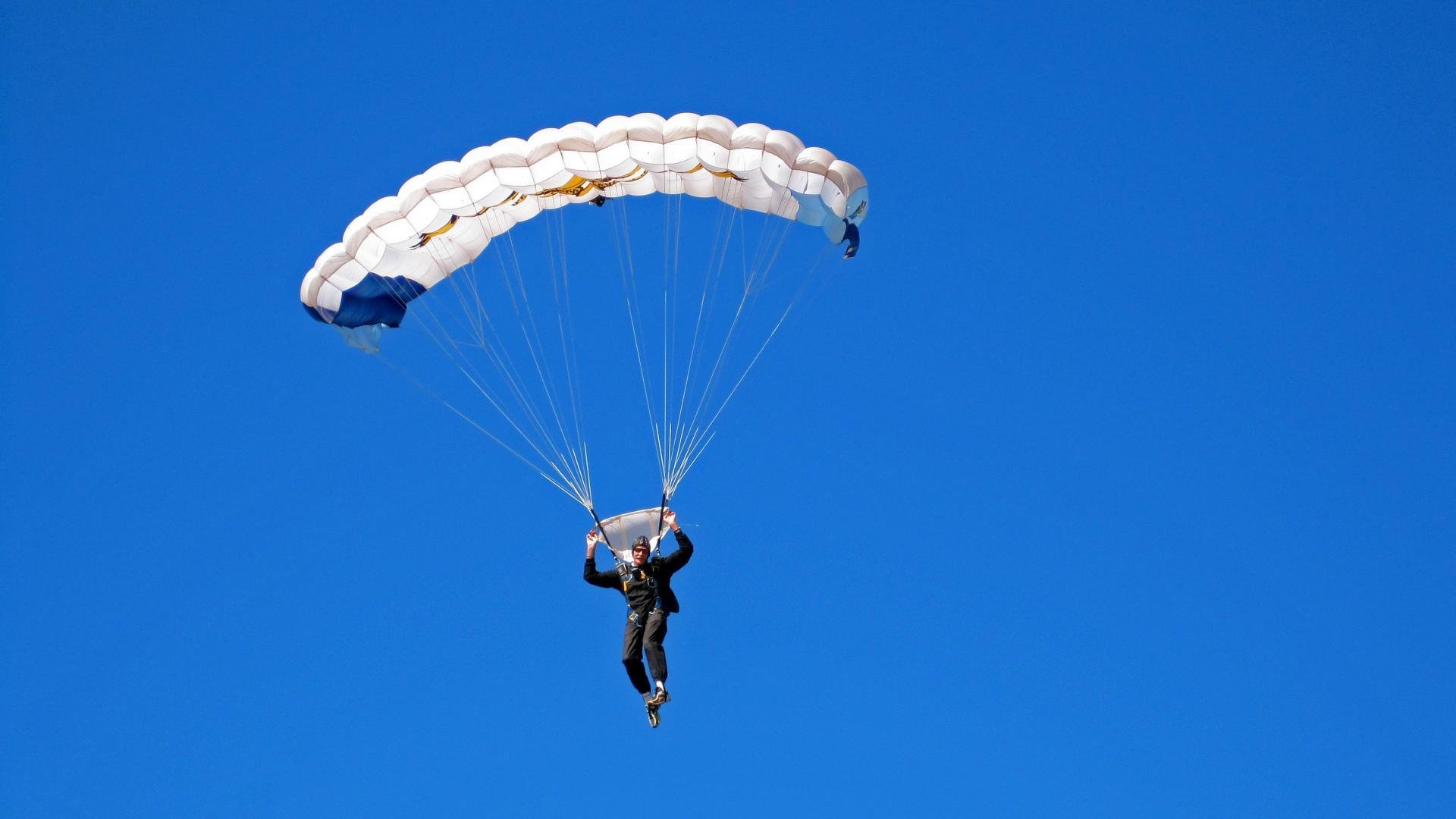 《英雄联盟》2025全球总决赛：上海站开幕，荣耀巅峰一触即发！，2020英雄联盟全球总决赛全程在沪举办